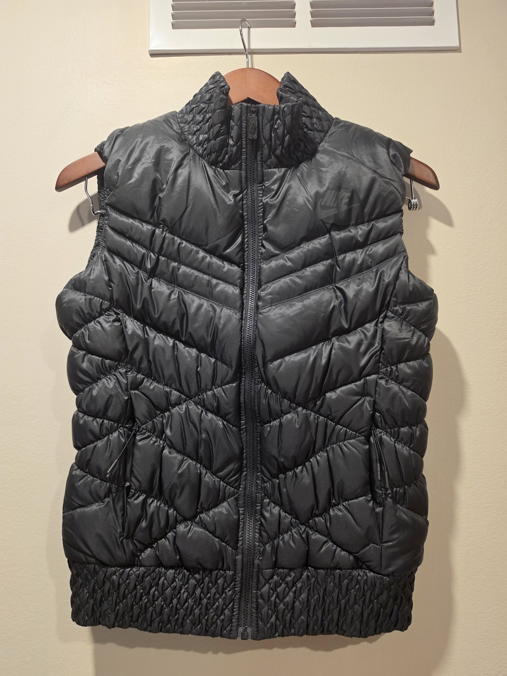 Nike Women's Cascade 550 Down Quilted Puffer Vest Black Small NWT